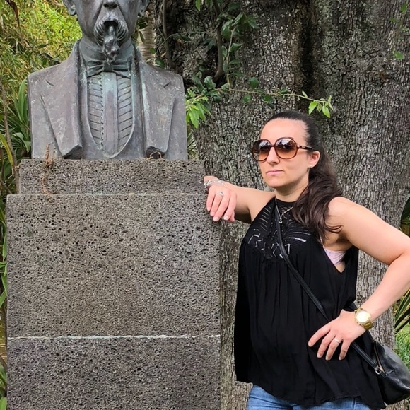 Meet your Posher, Sandy - Picture 1 of 1